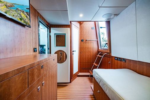 Johnson 70' Skylounge Motor Yacht image