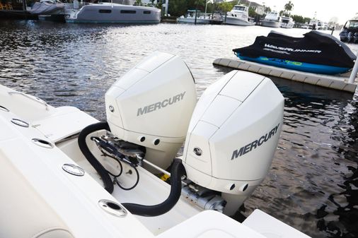 Boston Whaler 250 Outrage image