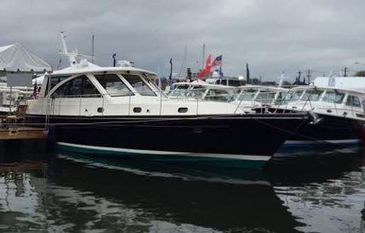 Hunt Yachts 44
