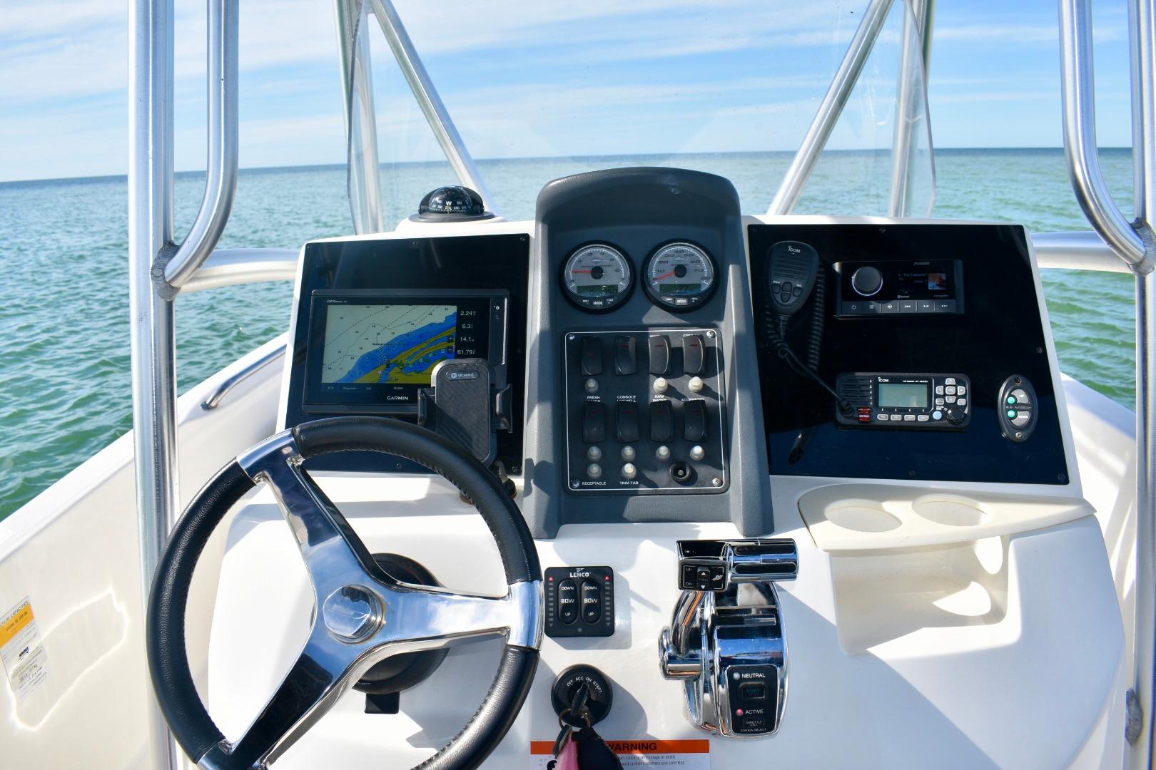 2012 Boston Whaler 230 dauntless