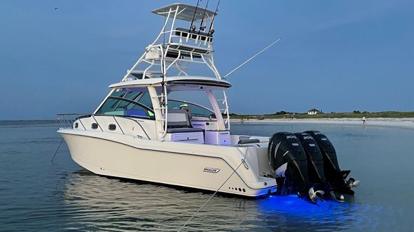 Boston Whaler 345 Conquest