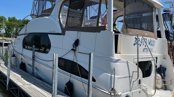 Silverton 43 Motor Yacht