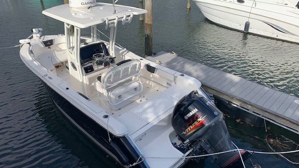 Robalo R230