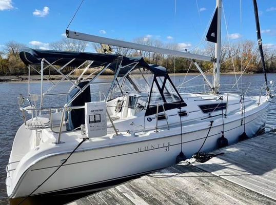Hunter 31 - main image