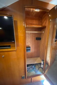 Carver 570 Voyager Pilothouse image