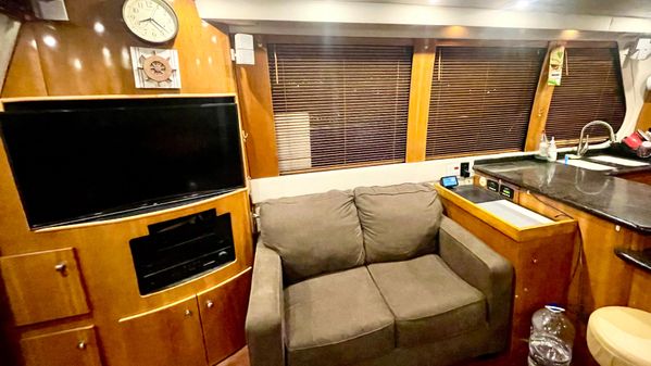 Carver 570 Voyager Pilothouse image