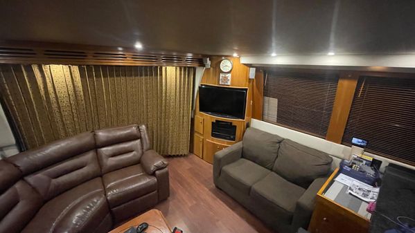 Carver 570 Voyager Pilothouse image