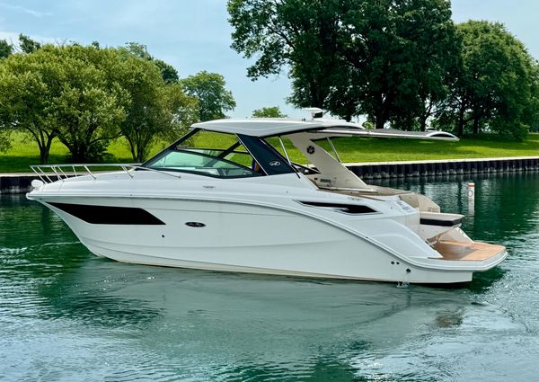 Sea Ray 320 Sundancer image