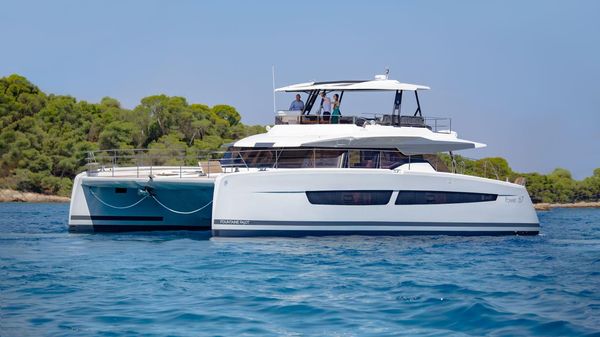 Fountaine Pajot Power 67 