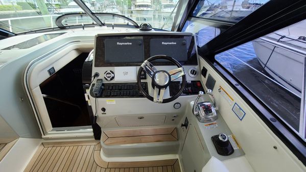 Sea Ray 470 Sundancer image