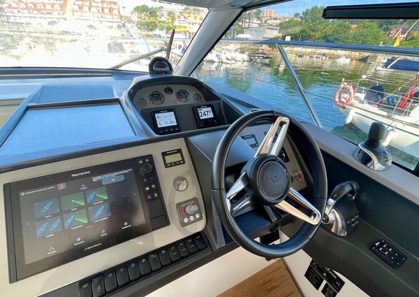 Princess Yachts V40 image