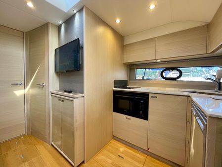 Princess Yachts V40 image