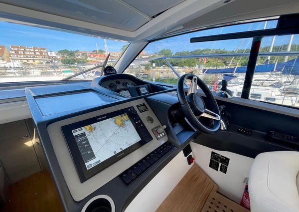 Princess Yachts V40 image