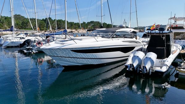 Princess Yachts V40 image