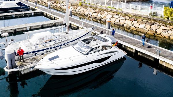 Princess Yachts V40 image