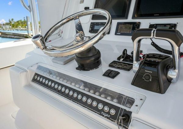 Invincible 39 Center Console image