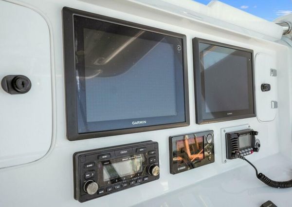 Invincible 39 Center Console image