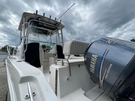 Robalo R235 Walkaround image