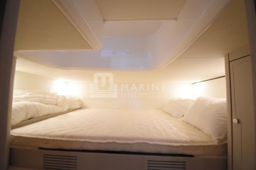 Fairline F-LINE-33 image