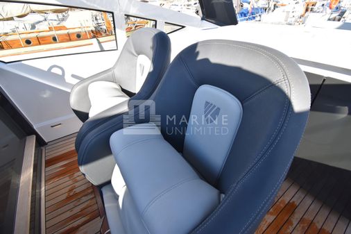 Fairline F-LINE-33 image