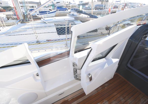 Fairline F-LINE-33 image