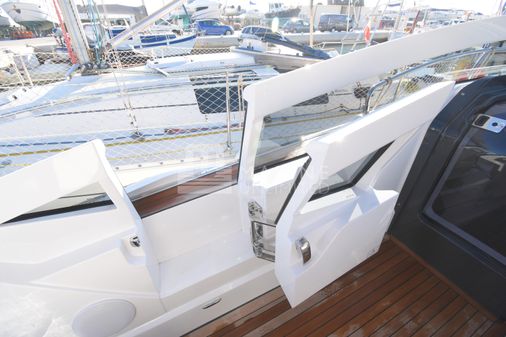 Fairline F-LINE-33 image