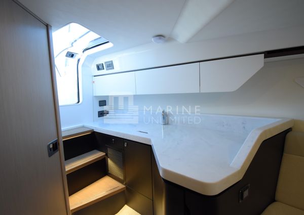 Fairline F-LINE-33 image