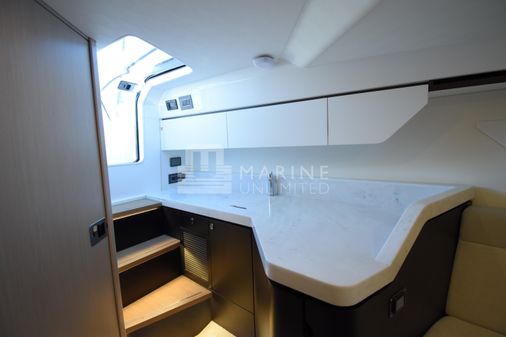 Fairline F-LINE-33 image