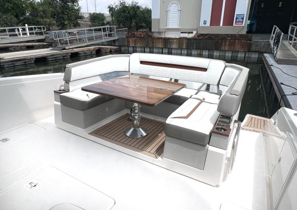 Tiara Yachts 38 LS image