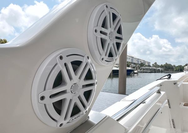 Tiara Yachts 38 LS image