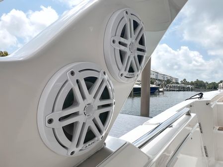 Tiara Yachts 38 LS image