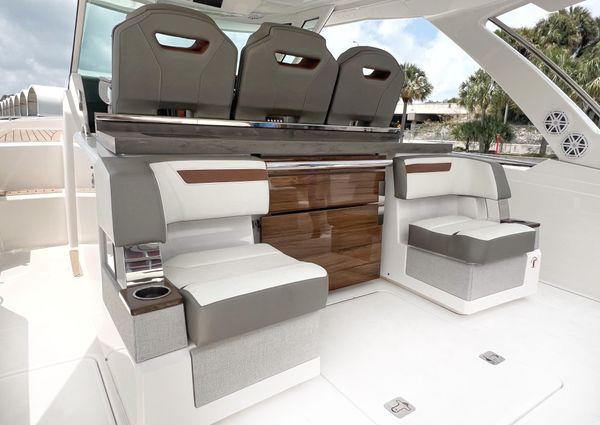 Tiara Yachts 38 LS image