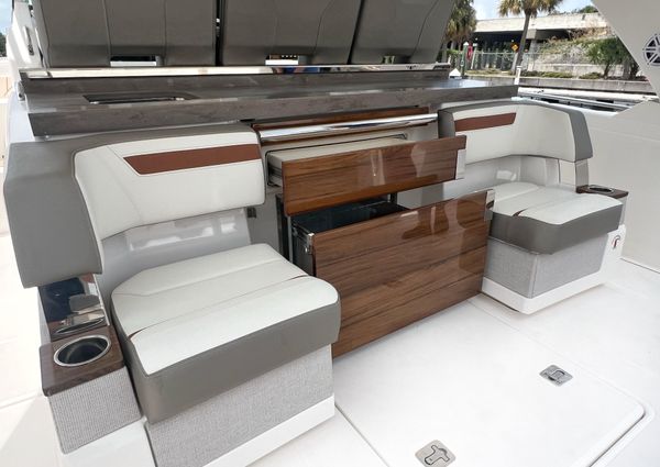 Tiara Yachts 38 LS image