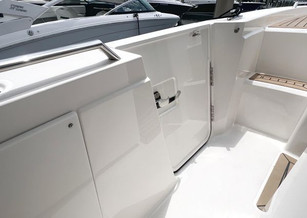 Tiara Yachts 38 LS image