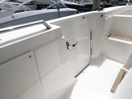 Tiara Yachts 38 LS image