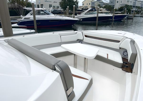 Tiara Yachts 38 LS image