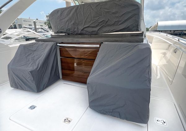 Tiara Yachts 38 LS image