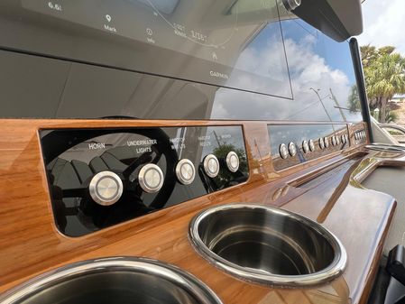 Tiara Yachts 38 LS image