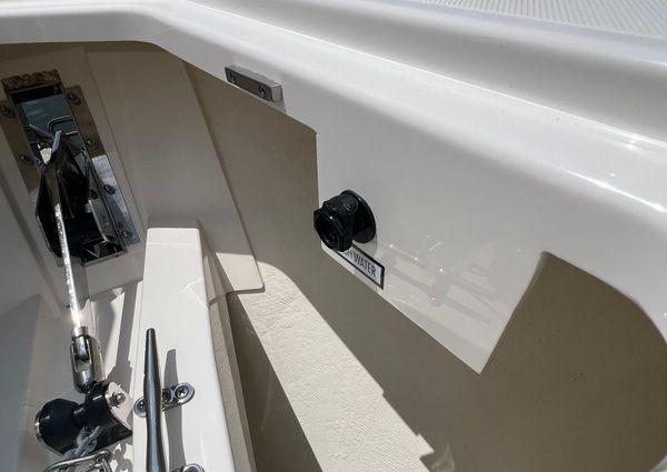 Tiara Yachts 38 LS image