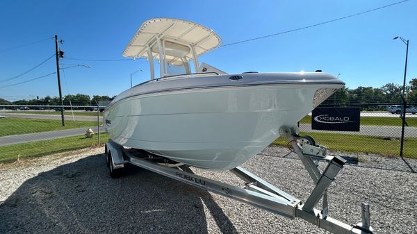 Robalo R222 