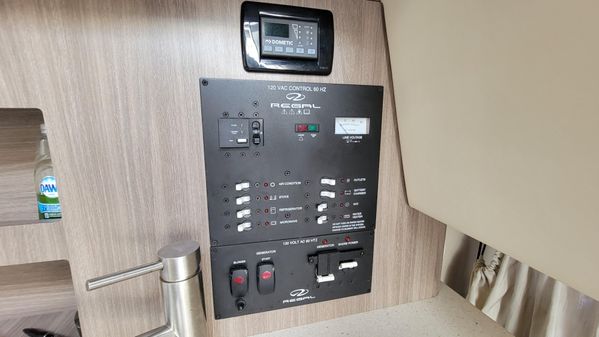 Regal 26XO image