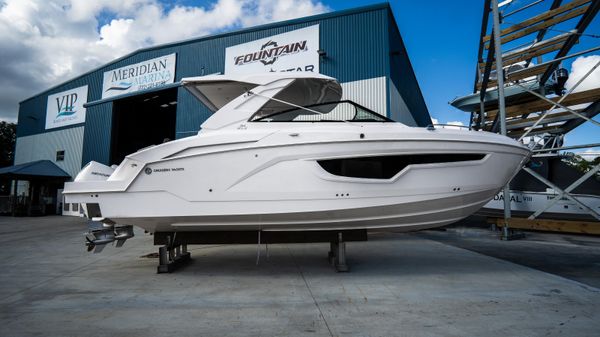 Cruisers Yachts 34 GLS OB 