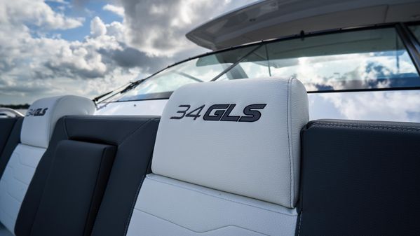 Cruisers-yachts 34-GLS-OB image