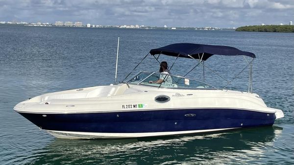 Sea Ray 240 Sundeck