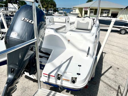 Hurricane SunDeck Sport 205 OB image