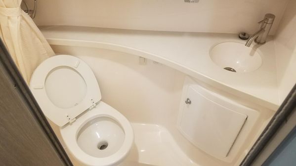 Regal 28-EXPRESS image