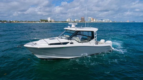 Boston Whaler 325 Conquest image