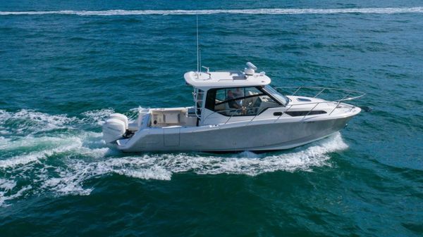 Boston Whaler 325 Conquest 