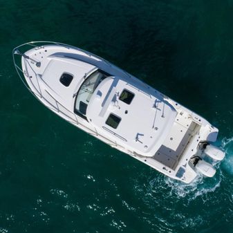 Boston Whaler 325 Conquest image