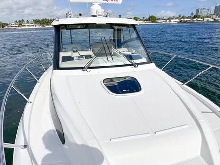 Boston Whaler 325 Conquest image